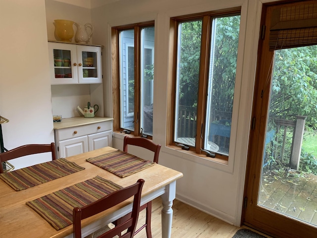 dining room with light hardwood / wood-style floors