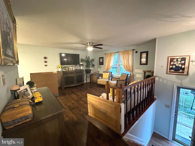 living room with dark wood-type flooring and ceiling fan