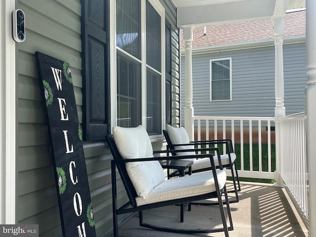 balcony featuring covered porch