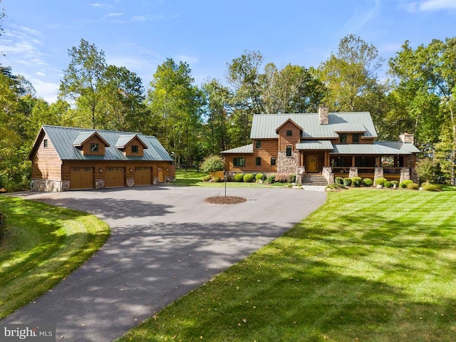 view of front facade featuring a front lawn