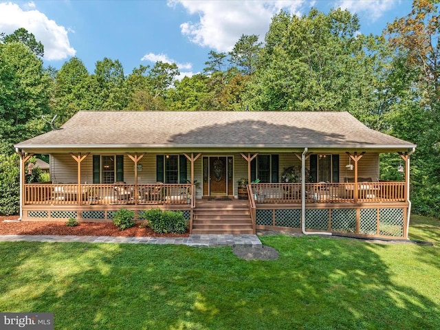 ranch-style house featuring a front lawn and covered porch