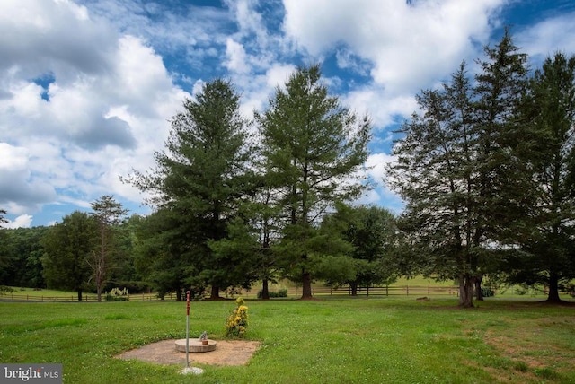 view of yard with a rural view