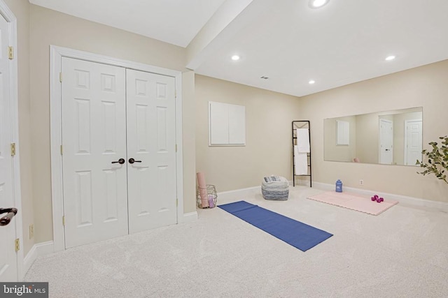 workout room featuring carpet, baseboards, and recessed lighting