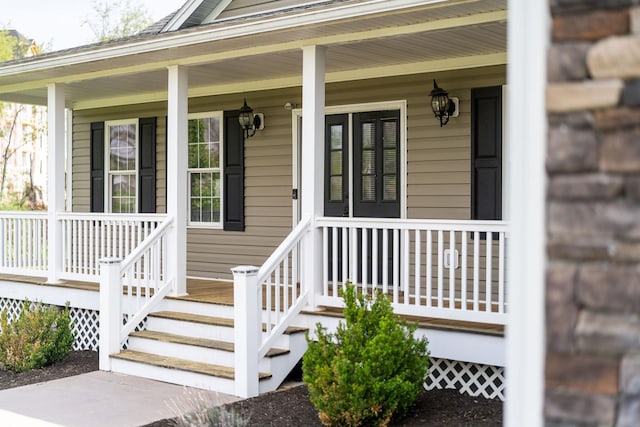 entrance to property featuring a porch