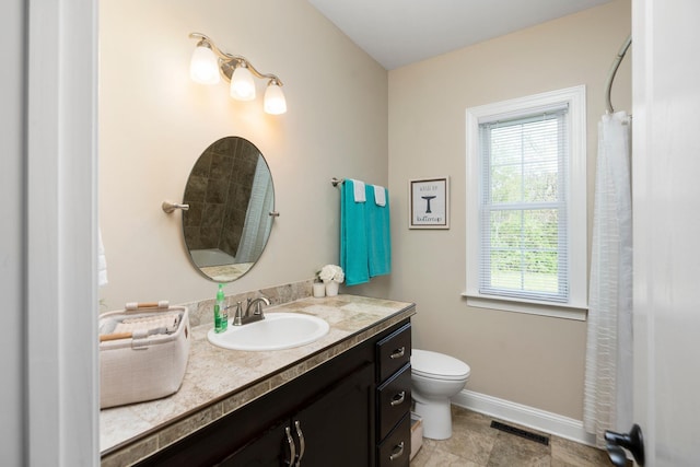 bathroom with vanity, toilet, baseboards, a shower with curtain, and visible vents