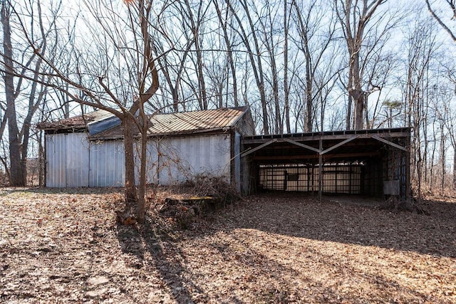 view of pole building featuring a carport