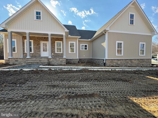 view of front of property featuring covered porch