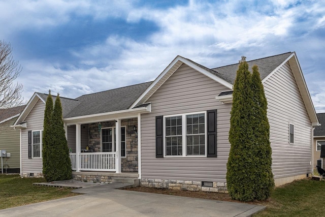 view of front of home featuring covered porch, a shingled roof, crawl space, and a front lawn