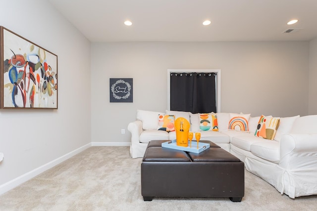 living area with visible vents, recessed lighting, carpet, and baseboards