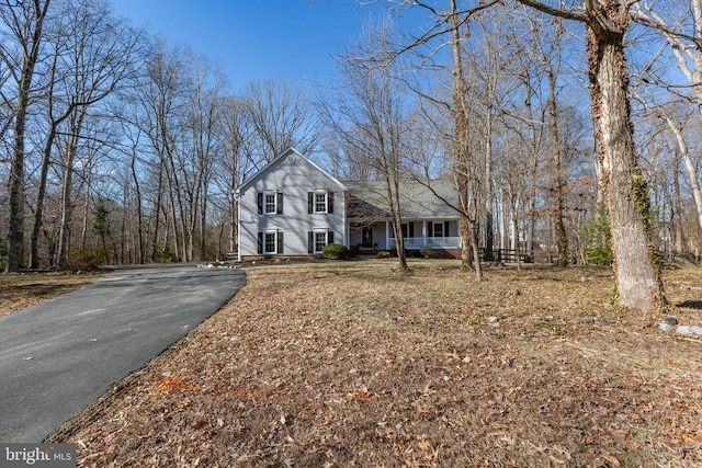 view of front of house featuring driveway