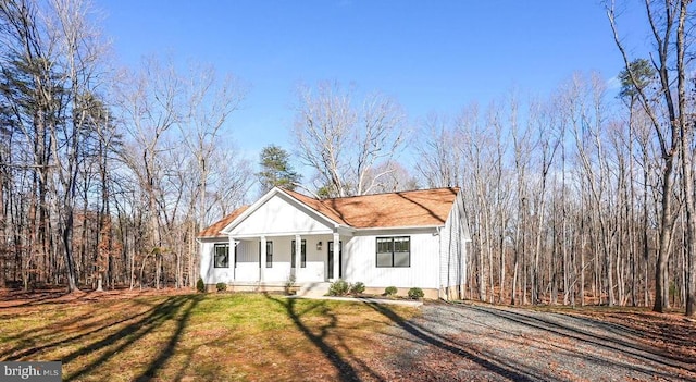 view of front facade with covered porch and a front lawn