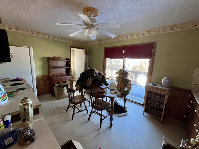 dining room featuring ceiling fan and a textured ceiling