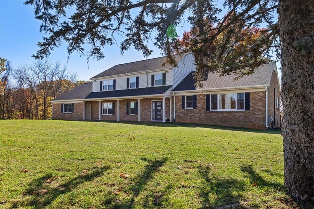 view of front facade featuring a front lawn and brick siding