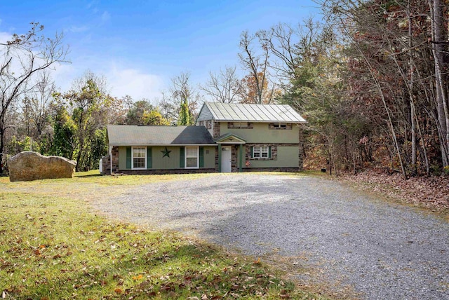 view of front of house featuring a front yard