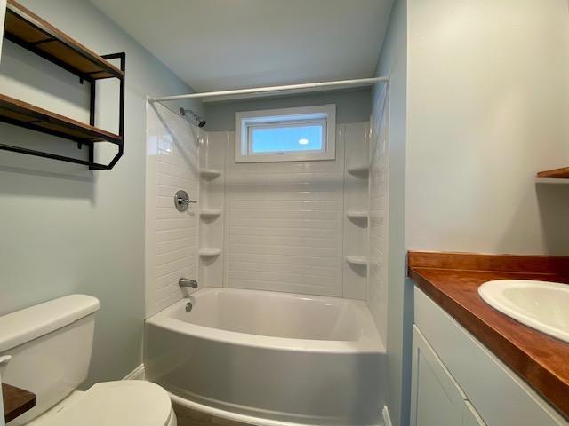 full bathroom featuring vanity, toilet, and tiled shower / bath