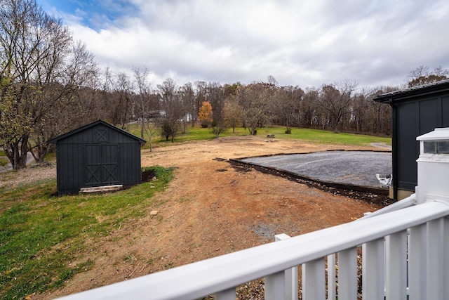 view of yard with a storage shed