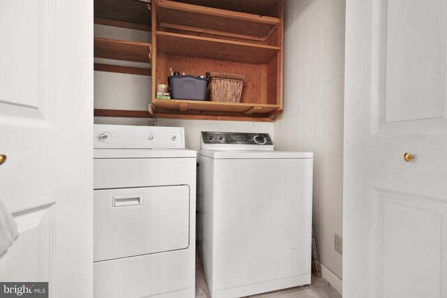 laundry room with washing machine and dryer