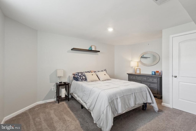 bedroom featuring carpet flooring, visible vents, baseboards, and recessed lighting