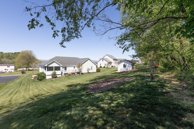 view of front of property featuring a front yard