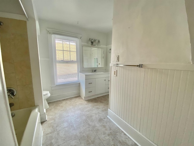 full bathroom with vanity, tiled shower / bath, and toilet