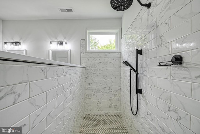 bathroom featuring tiled shower