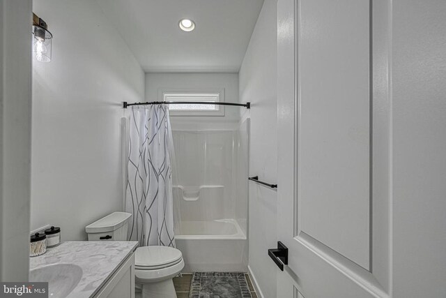 full bathroom with shower / tub combo with curtain, vanity, and toilet