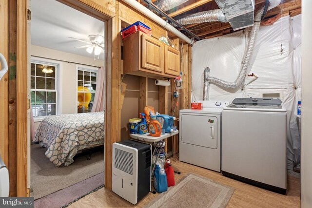 washroom featuring ceiling fan, independent washer and dryer, and light wood-type flooring