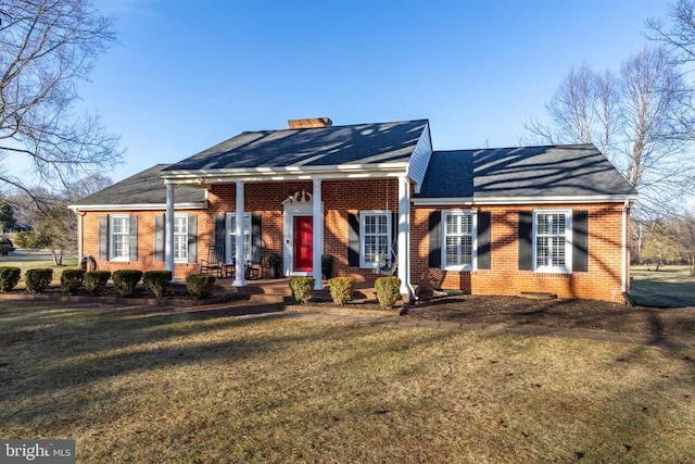 view of front of house with a front lawn