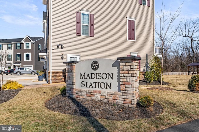 view of community / neighborhood sign