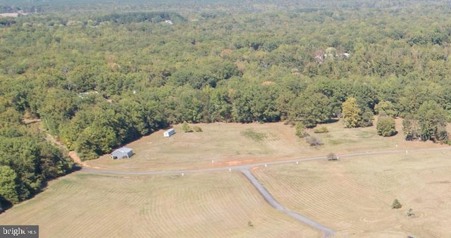 birds eye view of property featuring a forest view