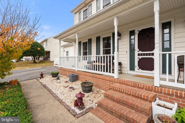 doorway to property with covered porch