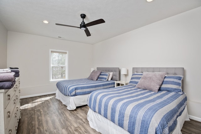 bedroom featuring visible vents, a ceiling fan, wood finished floors, recessed lighting, and baseboards