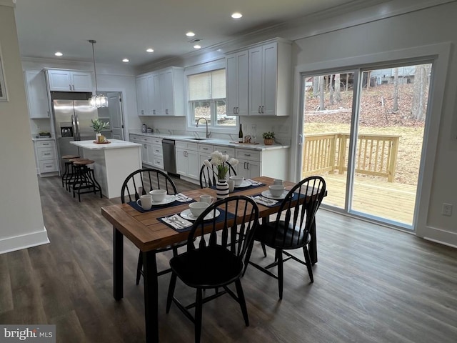 dining room featuring dark wood-style floors, recessed lighting, baseboards, and ornamental molding