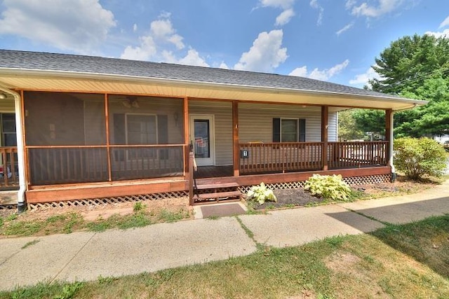 ranch-style house featuring covered porch