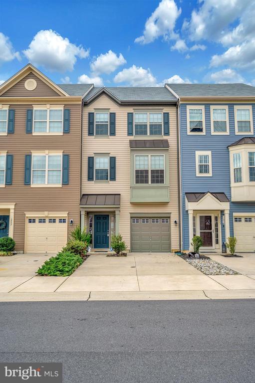 townhome / multi-family property featuring driveway and a garage