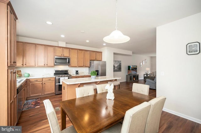 dining space featuring dark wood-type flooring, recessed lighting, and baseboards