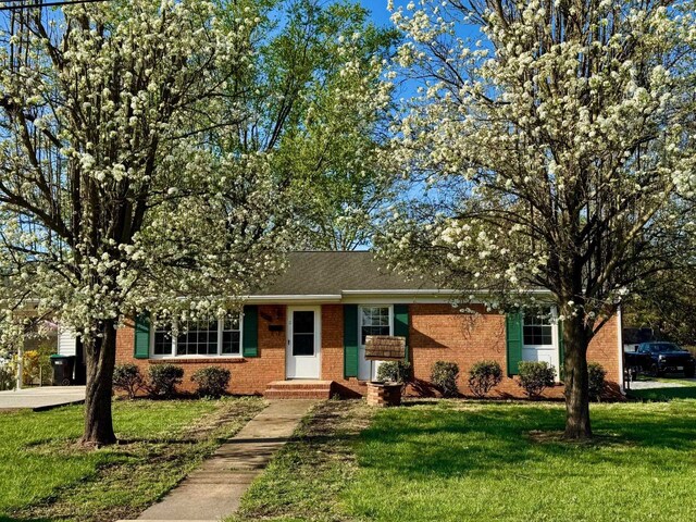 view of front of property with a garage and a front yard