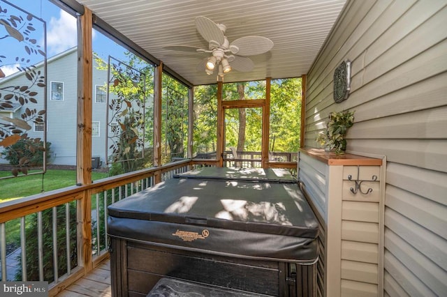 unfurnished sunroom featuring a healthy amount of sunlight and ceiling fan