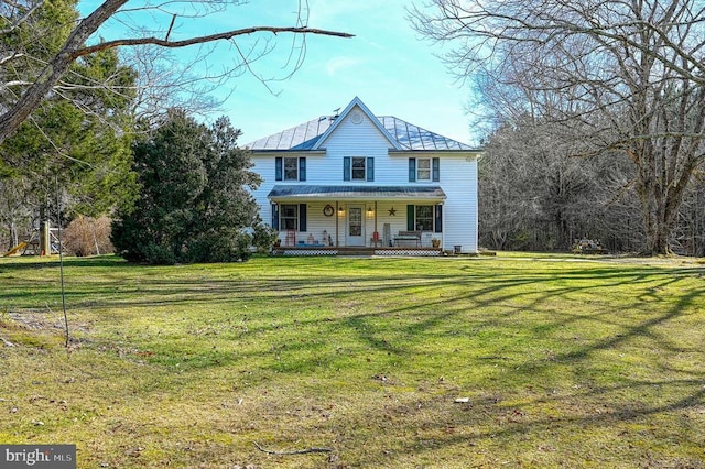 view of front facade featuring a front yard and covered porch