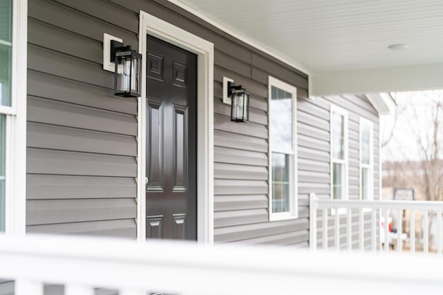 property entrance featuring covered porch