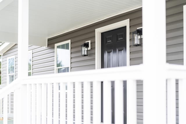 entrance to property featuring covered porch