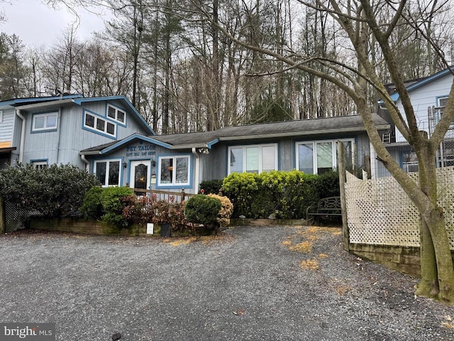 view of front of property