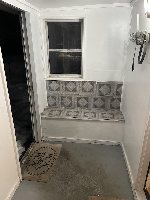 bathroom featuring concrete floors