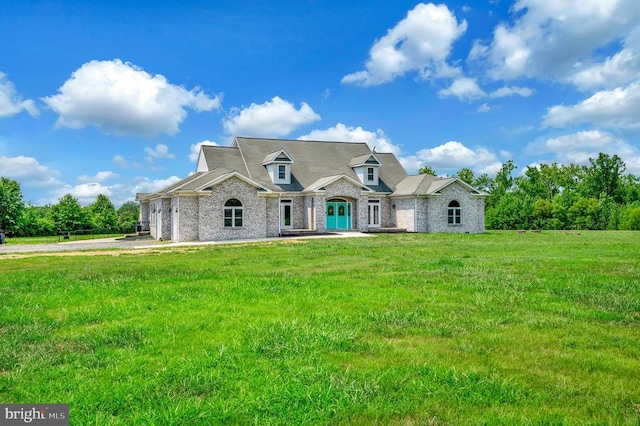 view of front of house with a front yard