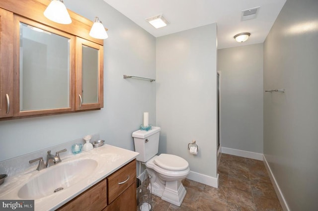 full bath with visible vents, toilet, a shower stall, vanity, and baseboards