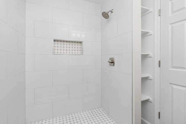 bathroom featuring tiled shower