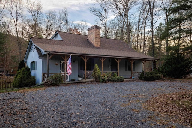 view of front of property featuring a porch