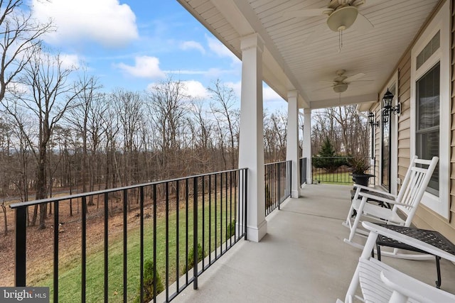 balcony featuring a ceiling fan