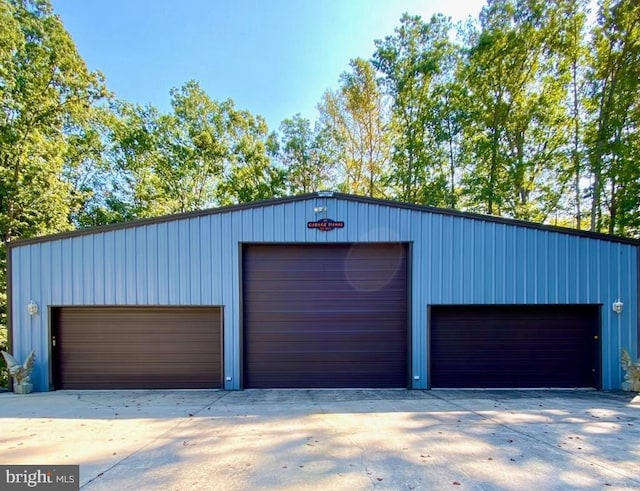 view of detached garage