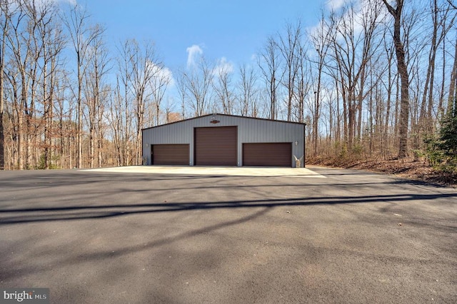 view of detached garage
